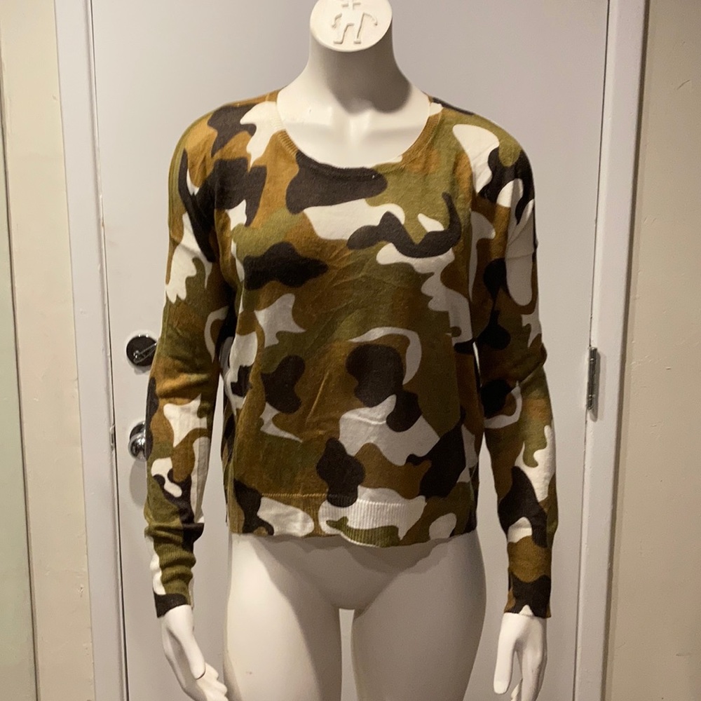Camouflage print sweater